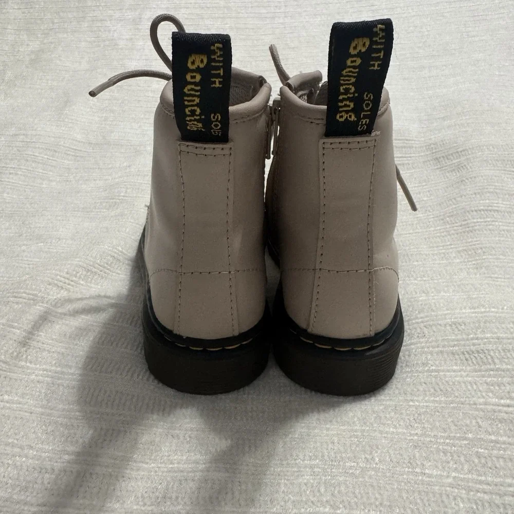 Dr. Martens fronts boot all